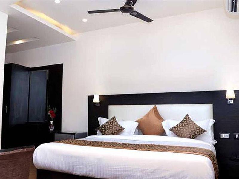 Hotel Vinayak Lifestyle Hotels ラクナウ エクステリア 写真