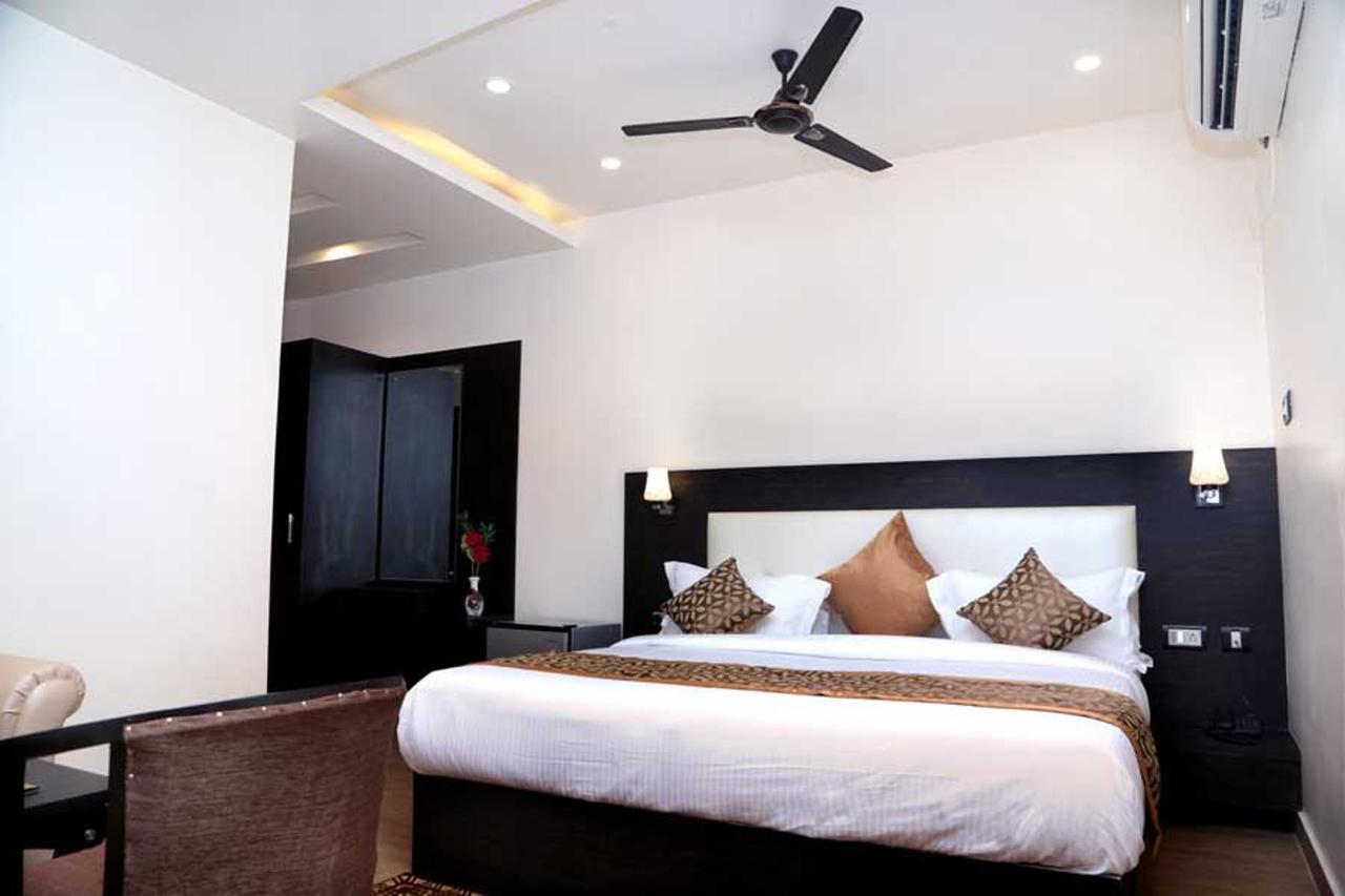 Hotel Vinayak Lifestyle Hotels ラクナウ エクステリア 写真