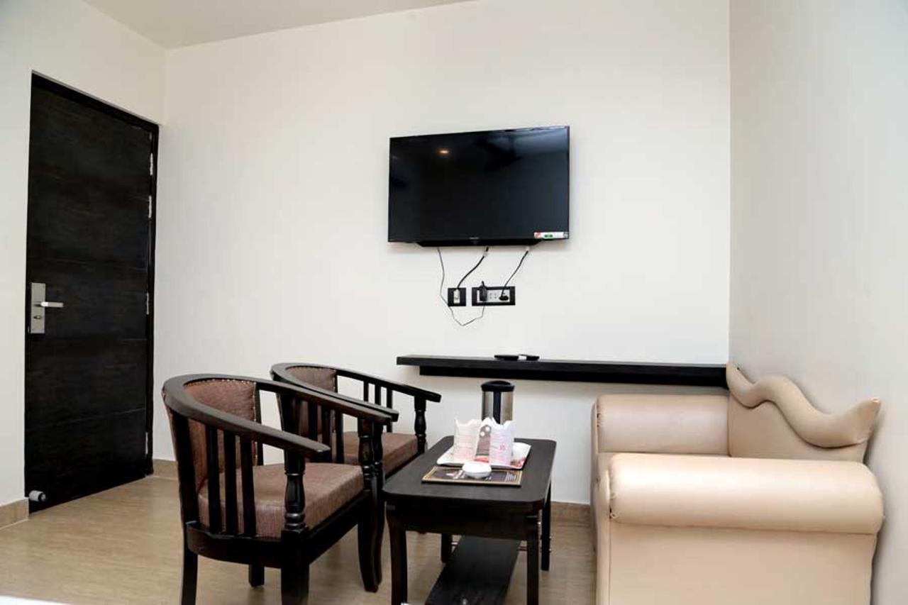 Hotel Vinayak Lifestyle Hotels ラクナウ エクステリア 写真