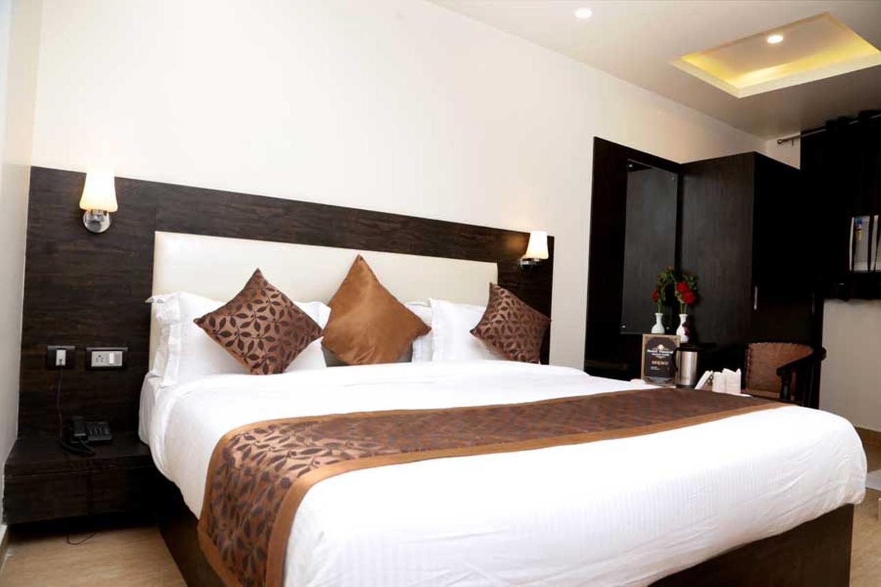 Hotel Vinayak Lifestyle Hotels ラクナウ エクステリア 写真